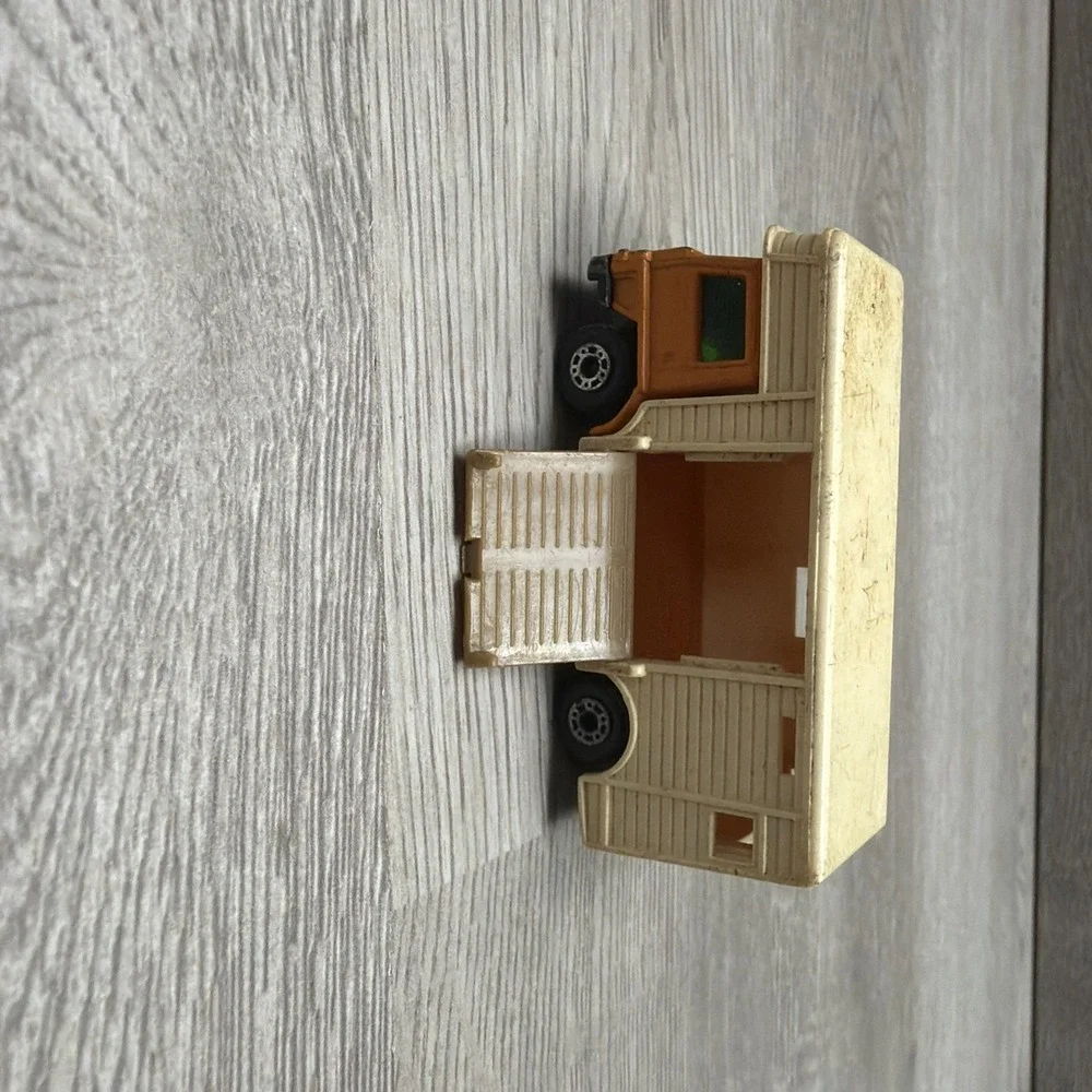 Matchbox Superfast Lesney Bedford Horse-Box No. 40, No. 62 T.V Service Van No.46